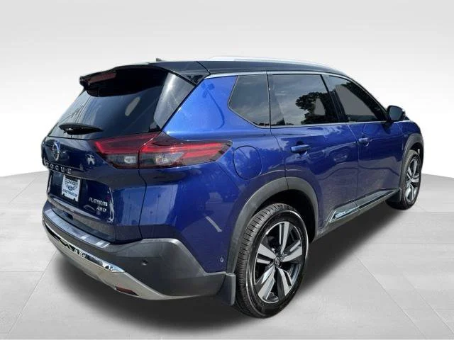 Used 2021 Blue Nissan Platinum image 9