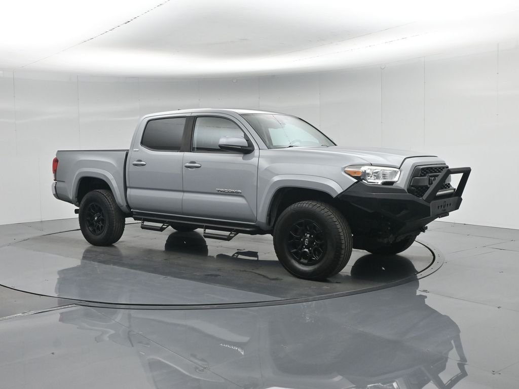 Used 2019 Gray Toyota SR5 image 6
