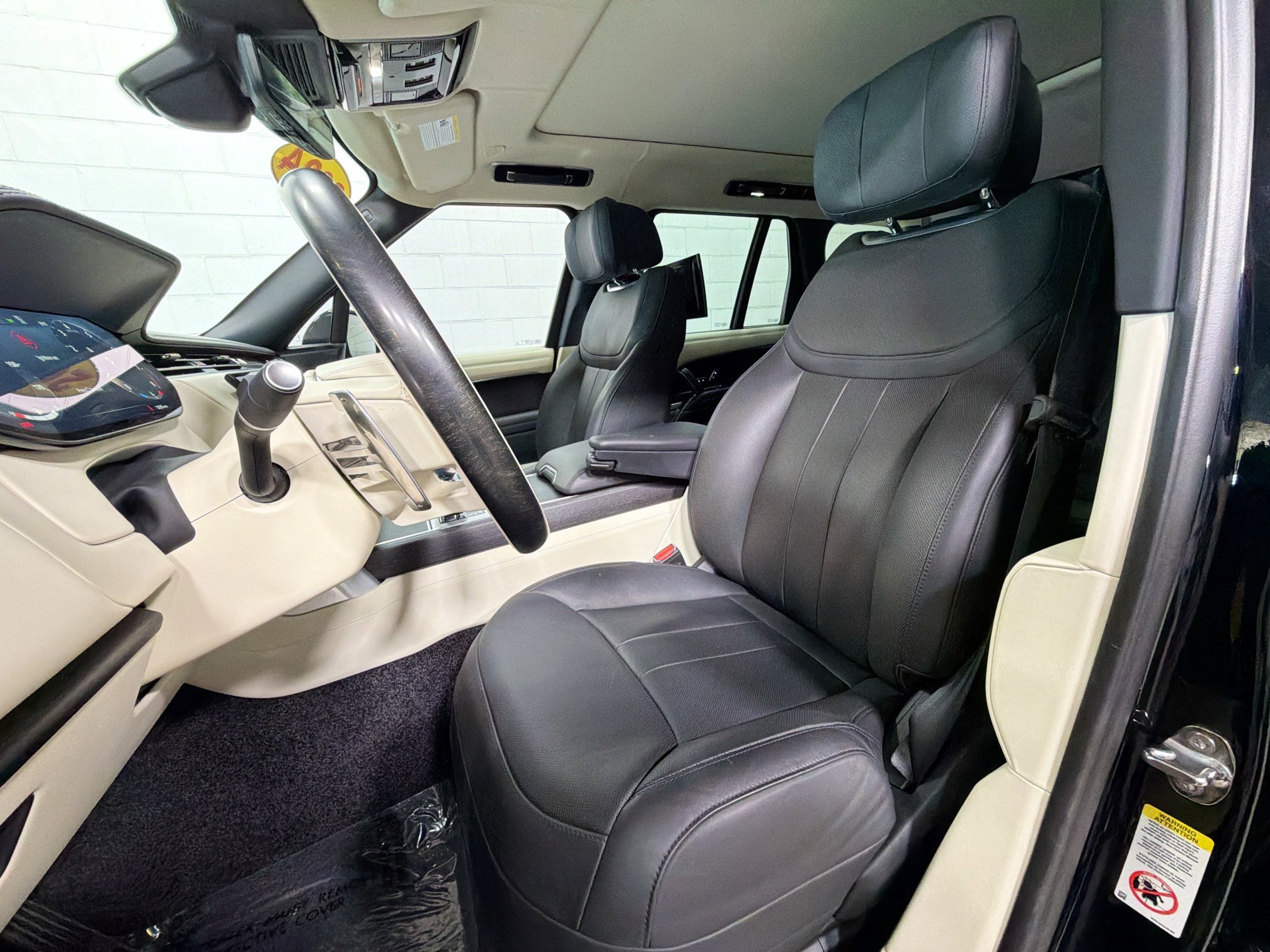 Used 2024 Ligurian Black SV Bespoke Ultra Metallic Sat Land Rover Autobiography image 5