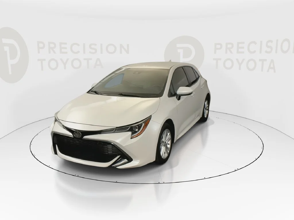 Used 2021 Wind Chill Pearl Toyota SE image 9