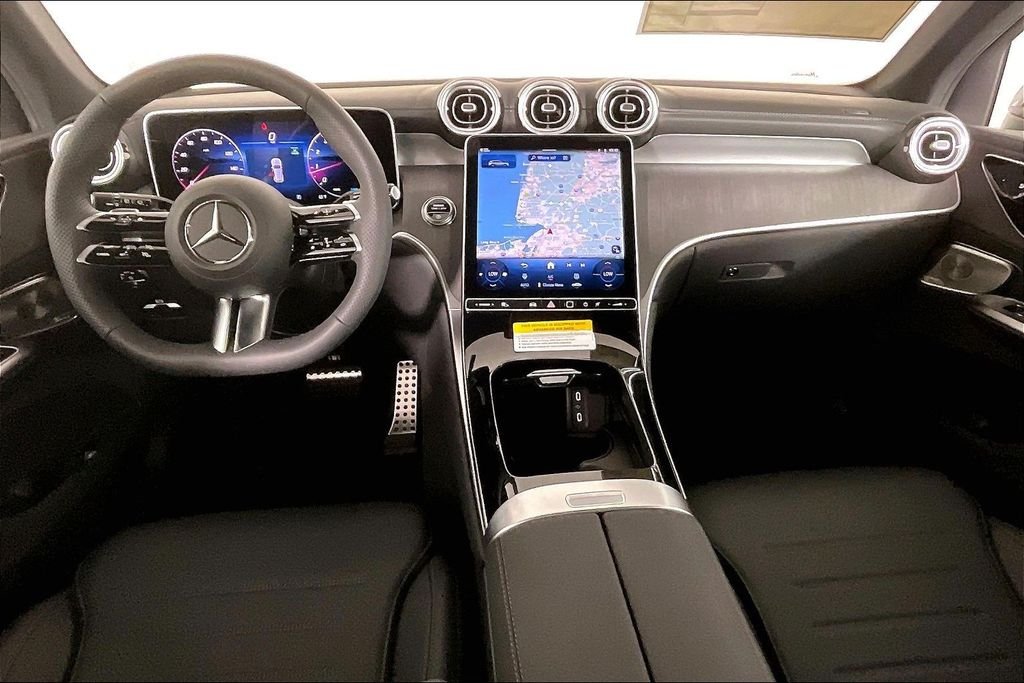 New 2026 MANUFAKTUR Patagonia Red Metallic Mercedes-Benz GLC 300 image 5