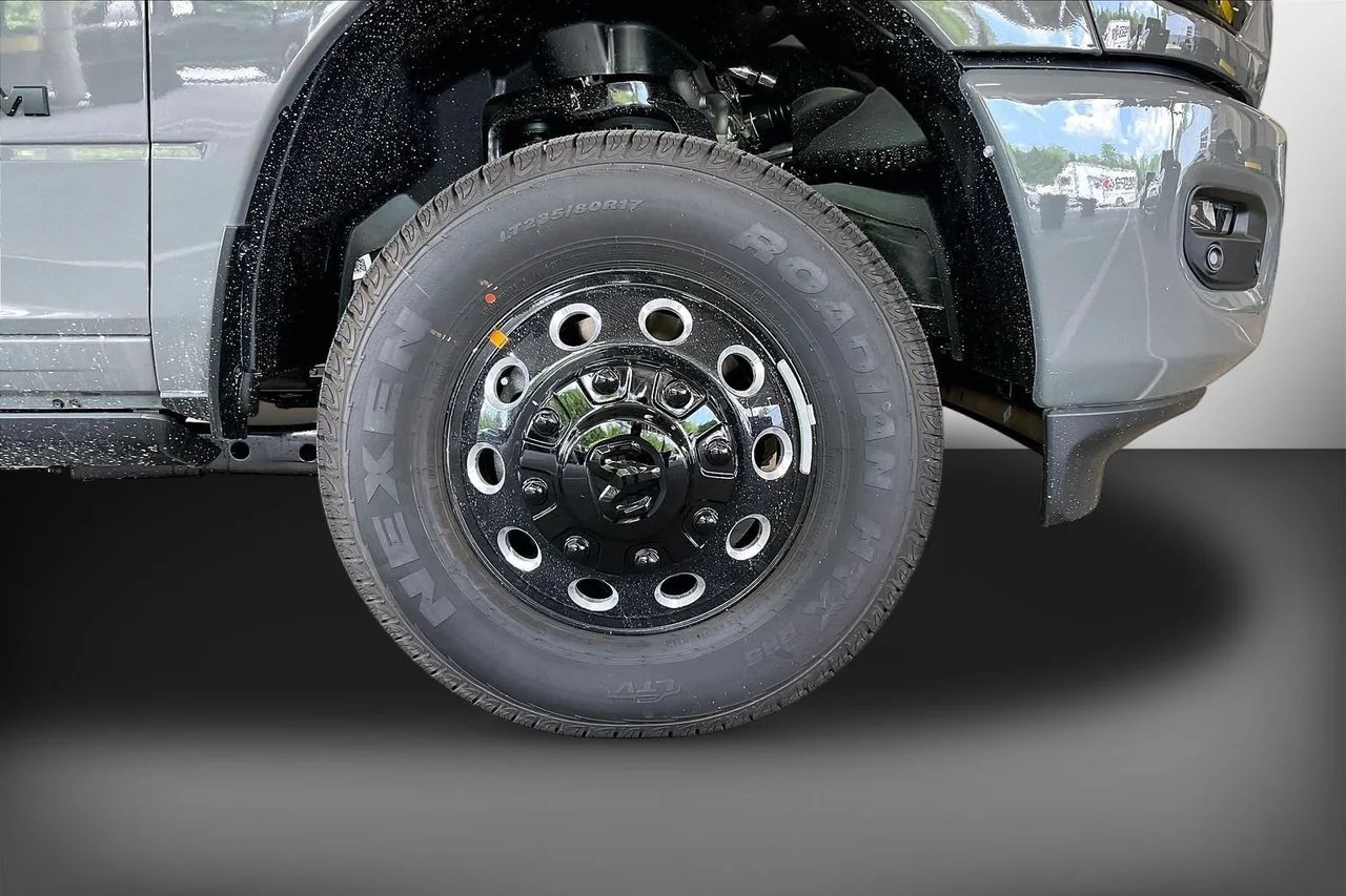 New 2026 Ceramic Gray Clear-Coat Exterior Paint RAM Laramie image 33
