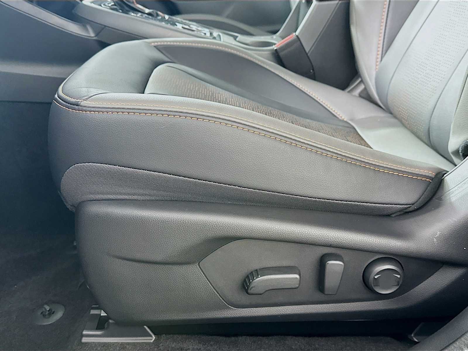 Used 2025 Lithium Red Pearl Subaru Limited image 17