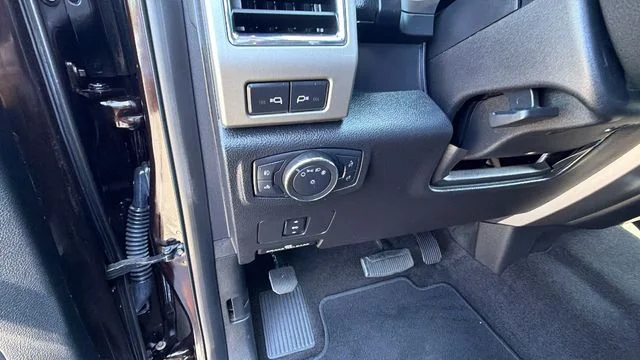 Used 2018  Ford  image 31