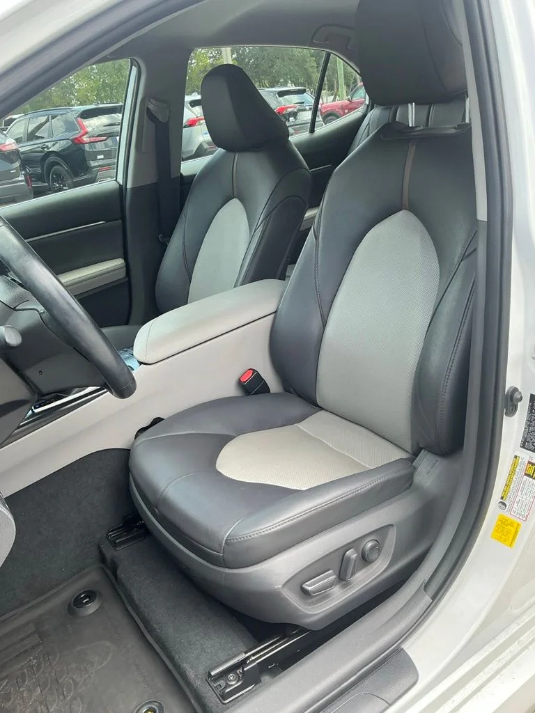 Used 2020 Beige Toyota XLE image 35