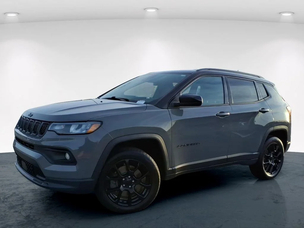 Used 2023 Gray Jeep Latitude image 2