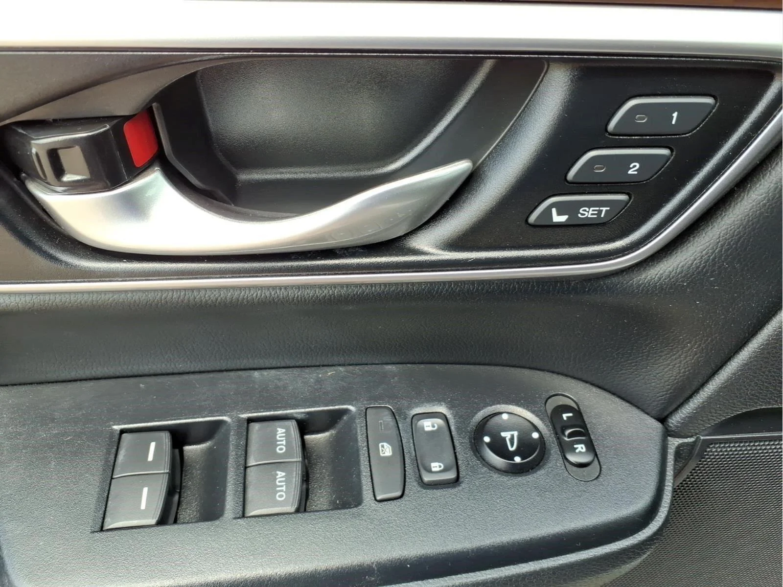 Used 2019 Lunar Silver Metallic Honda SUV image 19