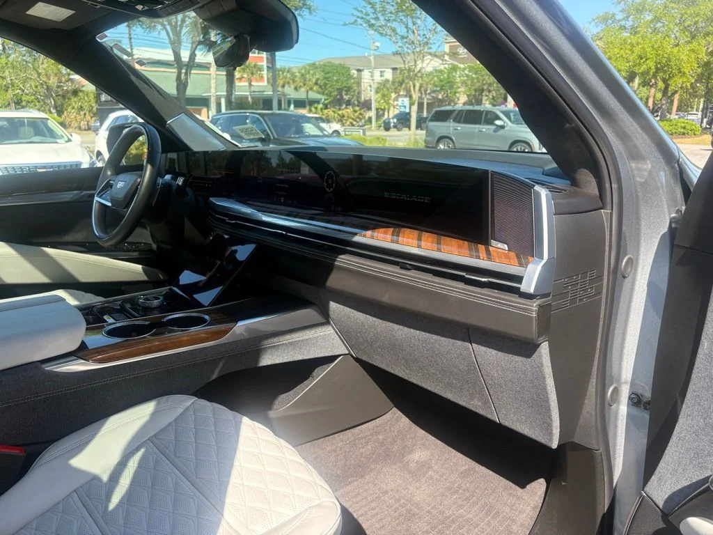 Used 2025 Silver Cadillac Sport Platinum image 18