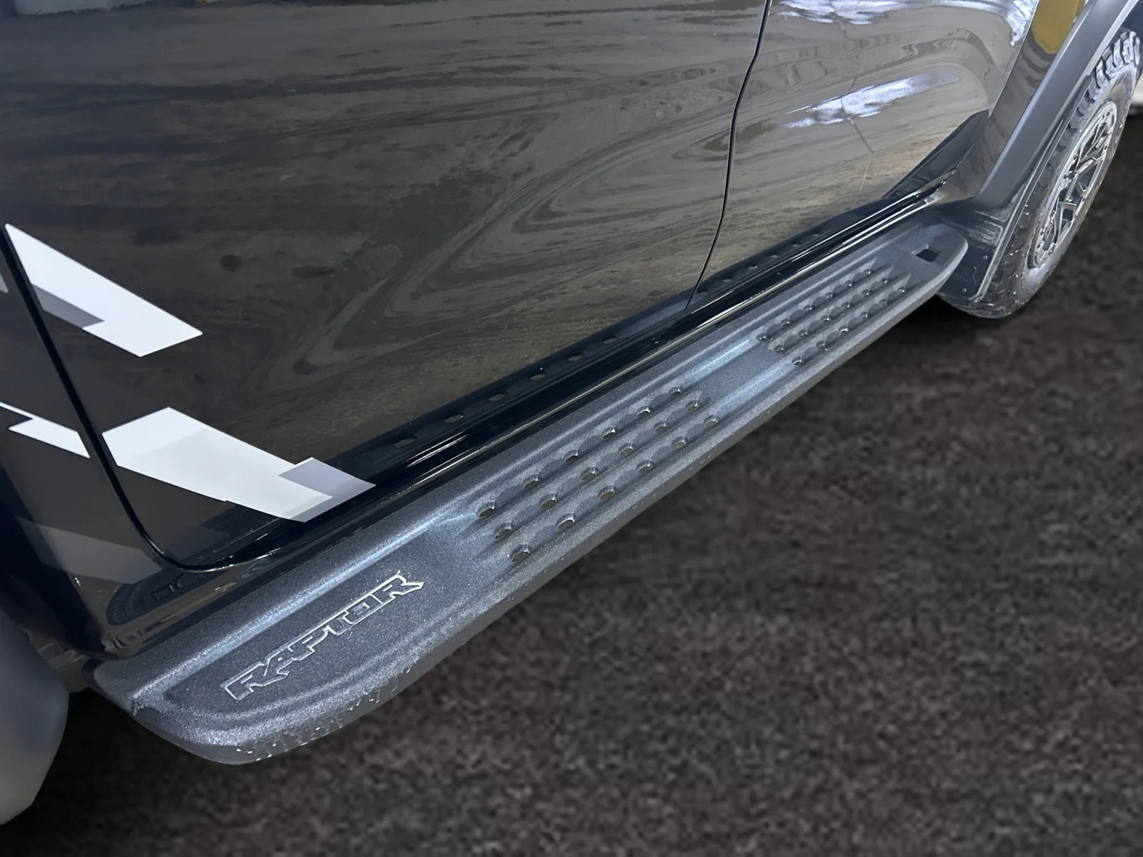 Used 2024 BLACK Ford RAPTOR SuperCrew image 11