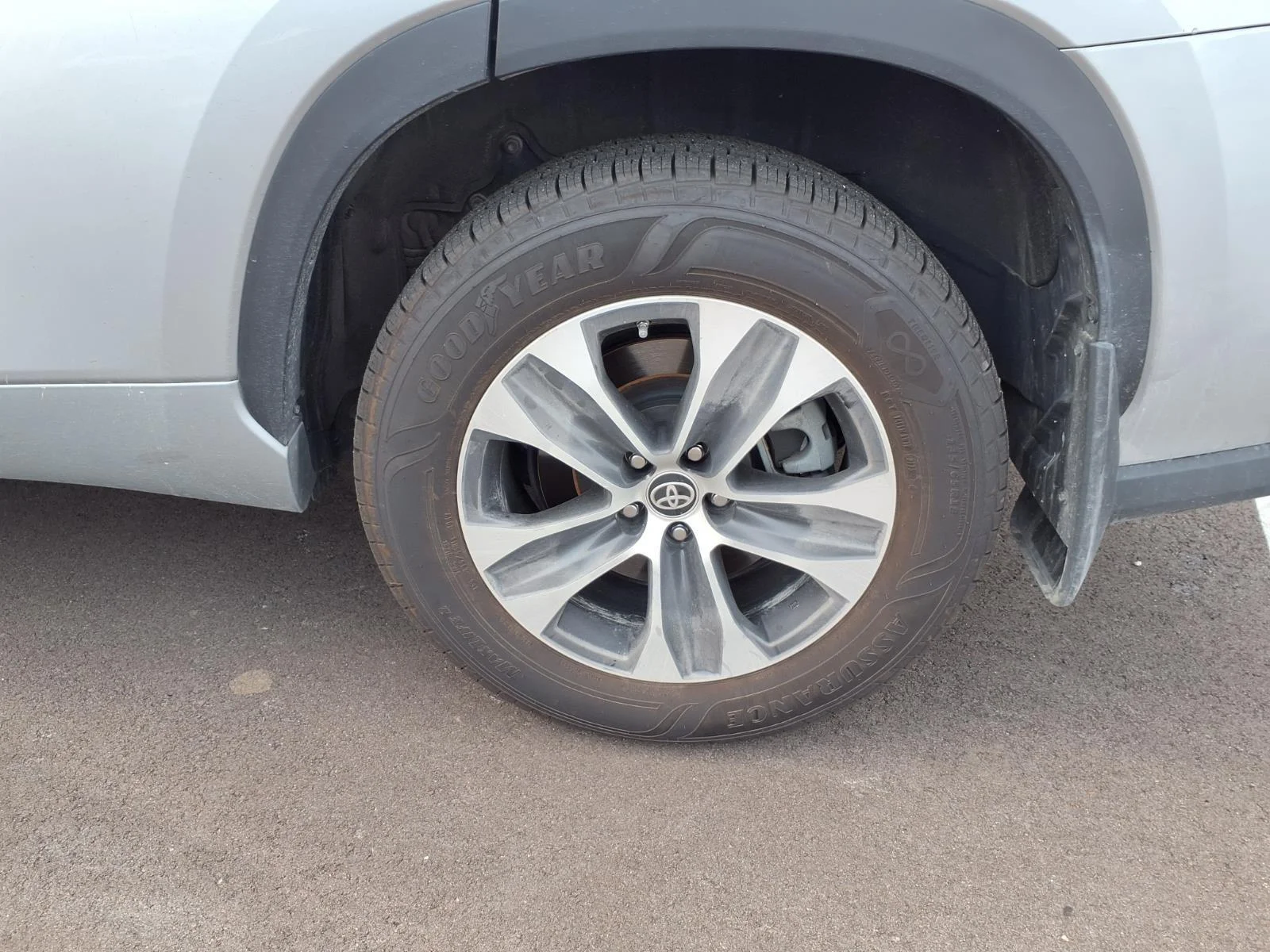 Used 2022 Celestial Silver Metallic Toyota XLE image 22