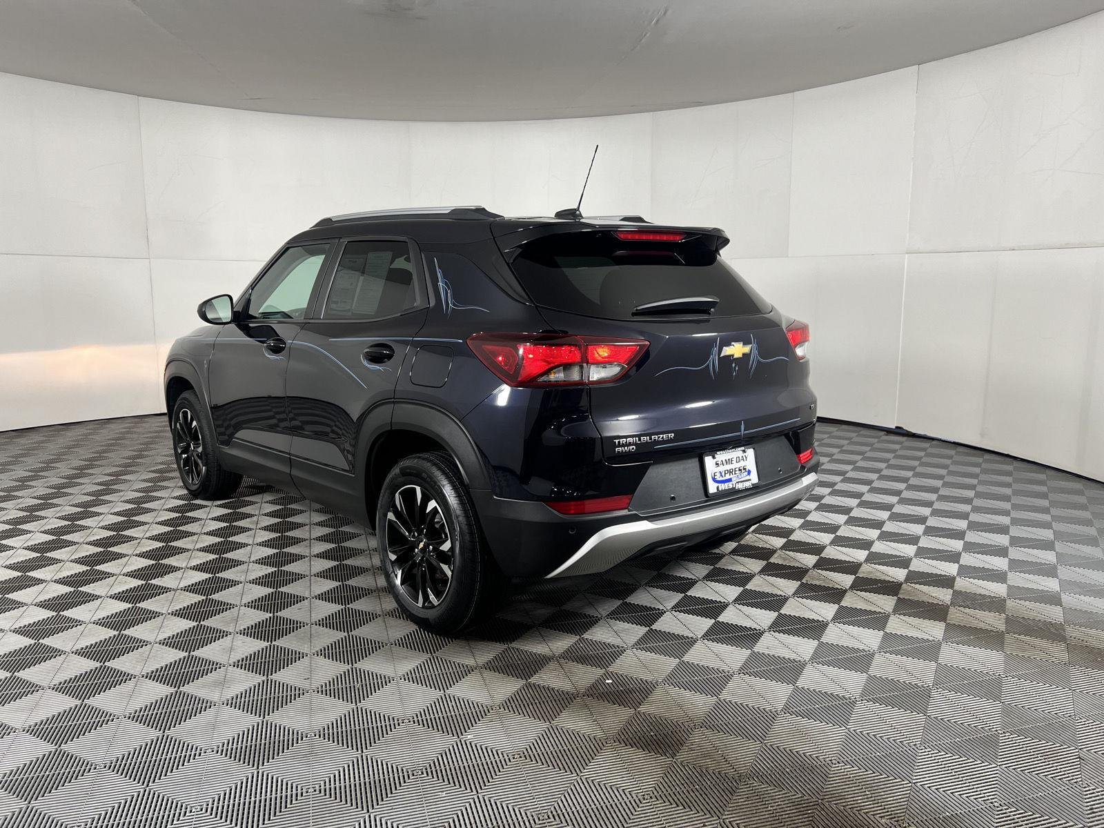 Used 2021 Midnight Blue Metallic Chevrolet LT image 18