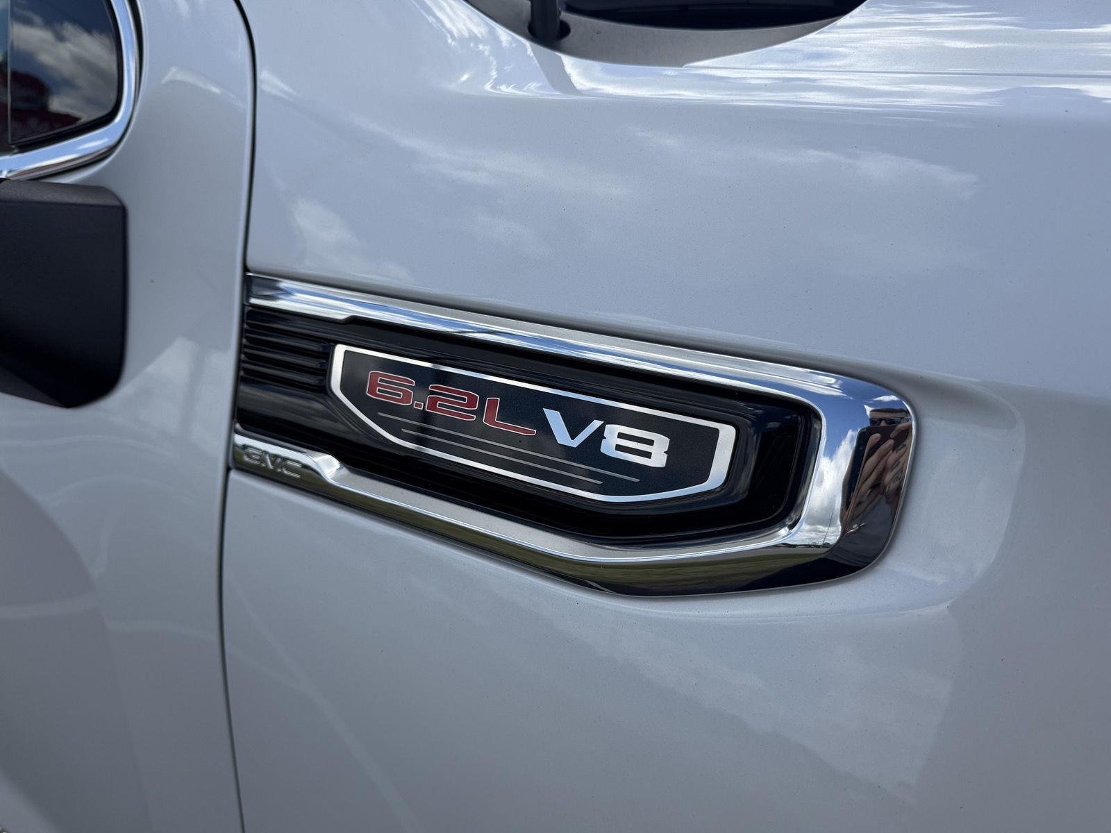 Used 2023 White Frost Tricoat GMC Denali image 10
