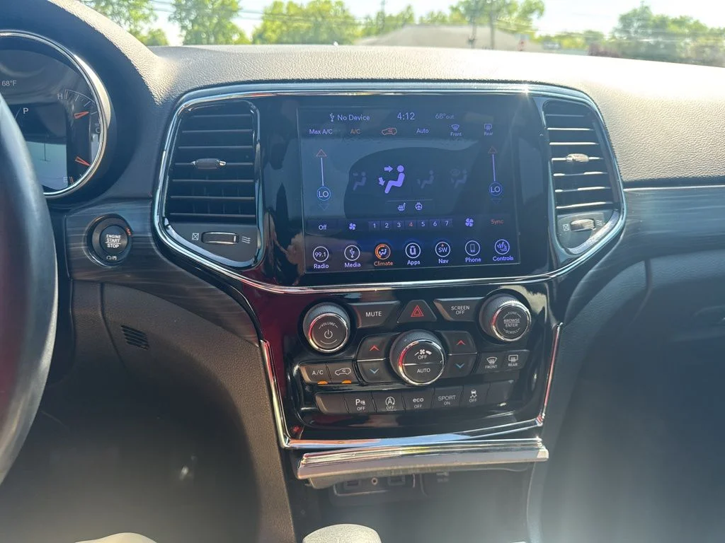 Certified Used 2019 Diamond Black Jeep Altitude image 21