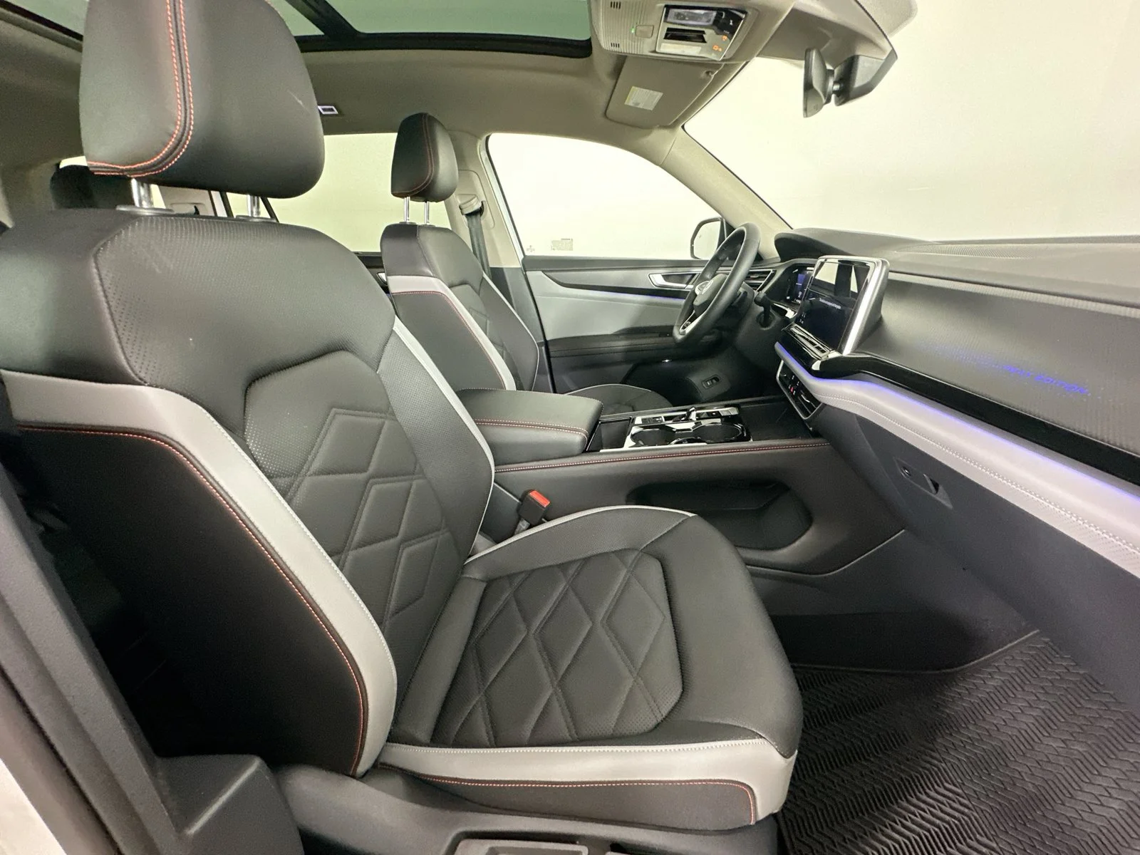 Used 2025  Volkswagen  image 44