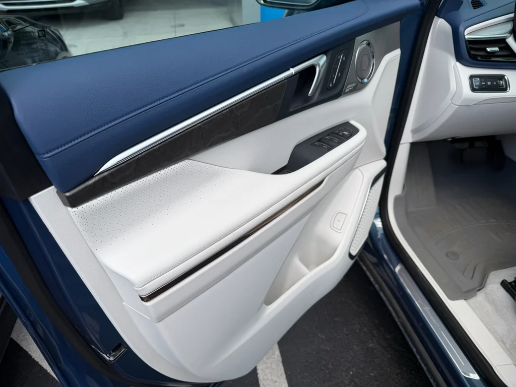 Used 2026 Ocean Blue Metallic Buick Avenir image 5