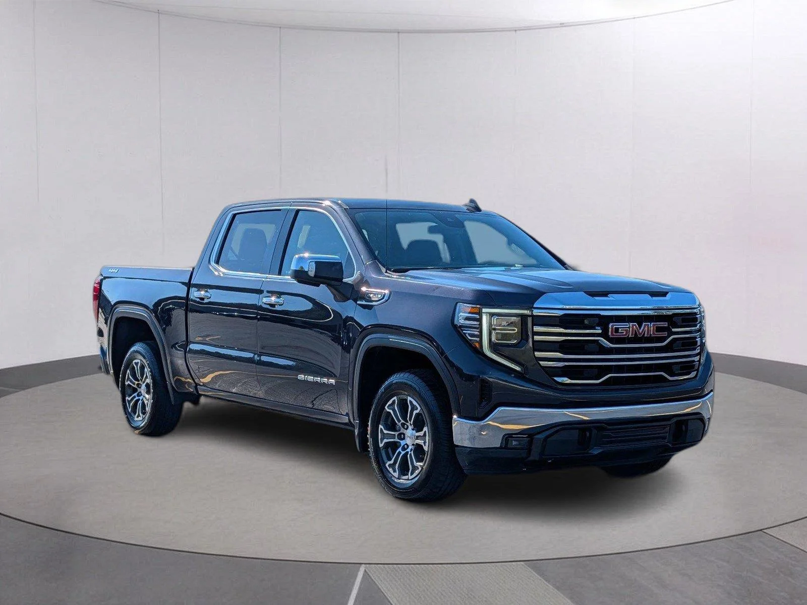 Used 2025 Titanium Rush Metallic GMC SLT image 8