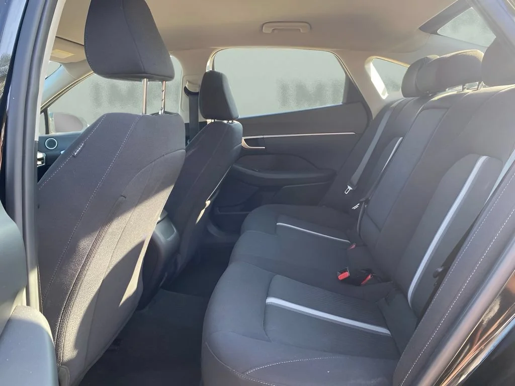 Used 2025 Black Hyundai SEL image 11