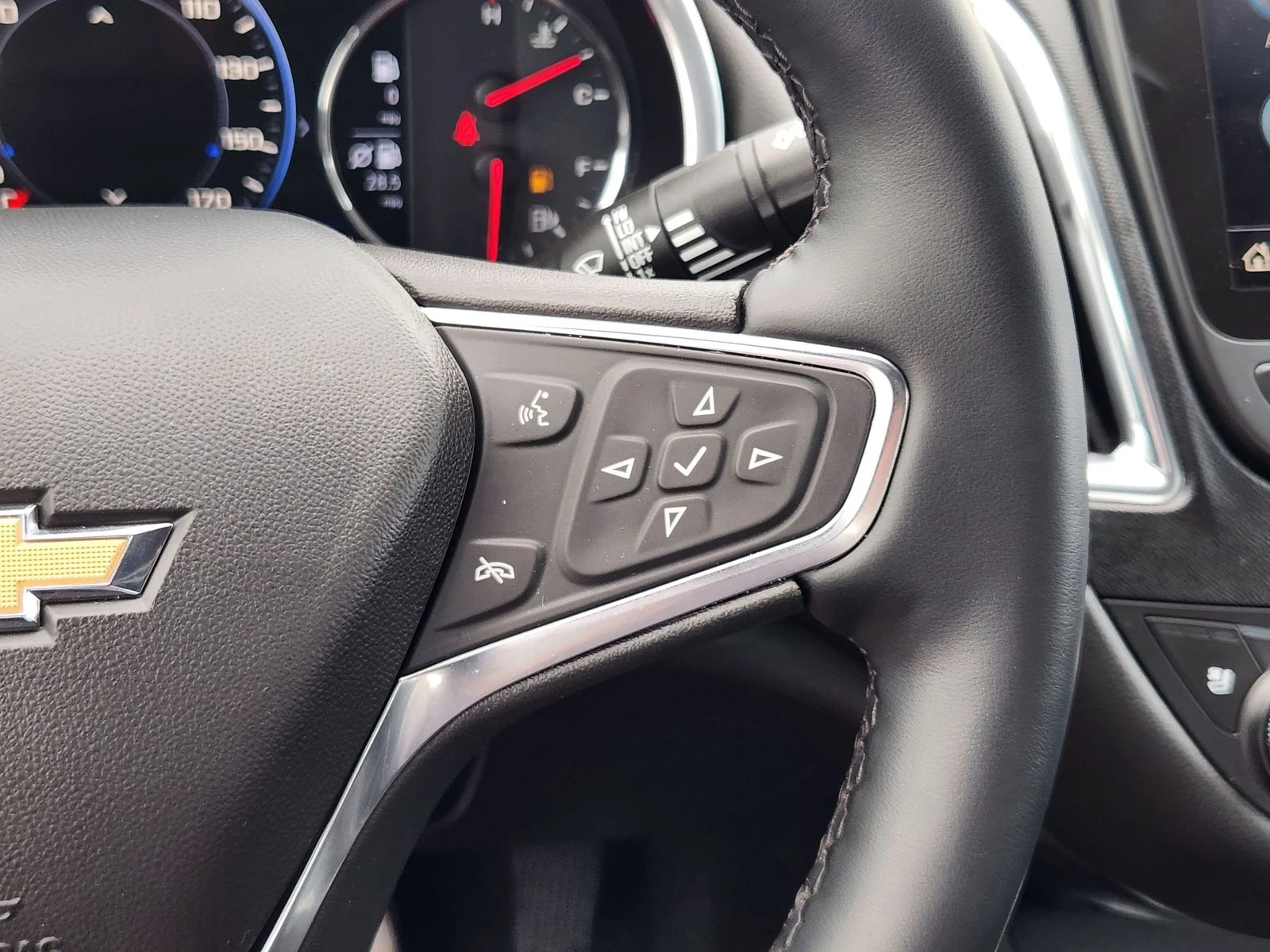 Used 2024 Gray Chevrolet LT image 28