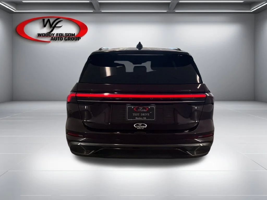 Used 2024 Red Lincoln Reserve image 7
