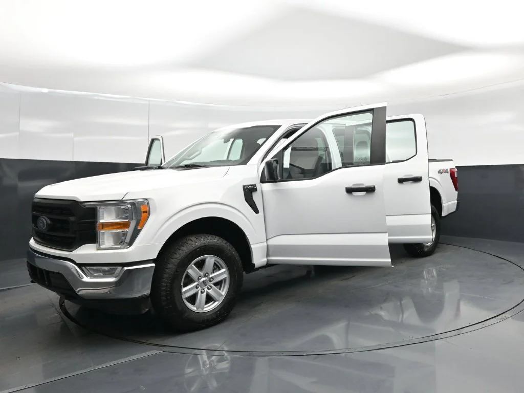 Used 2021 White Ford XL image 23