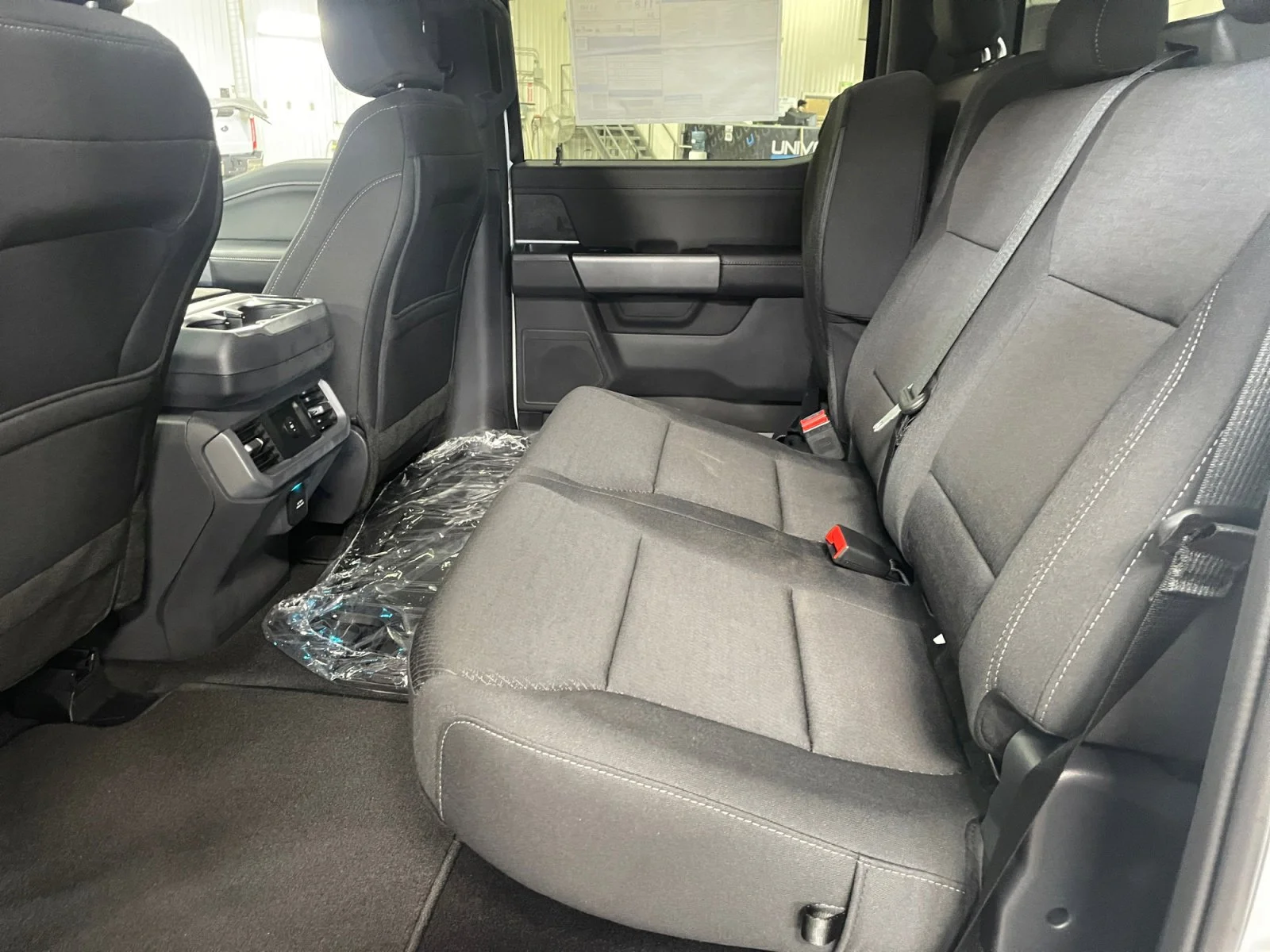 New 2026 Oxford White Ford XLT image 18