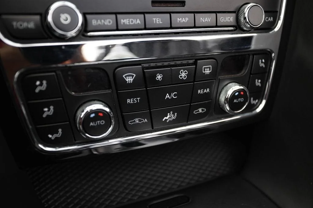 Used 2014 Glacier White Bentley Speed image 33