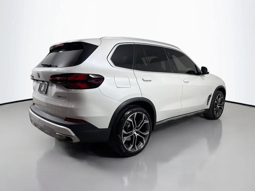 Used 2024 White BMW sDrive40i image 5