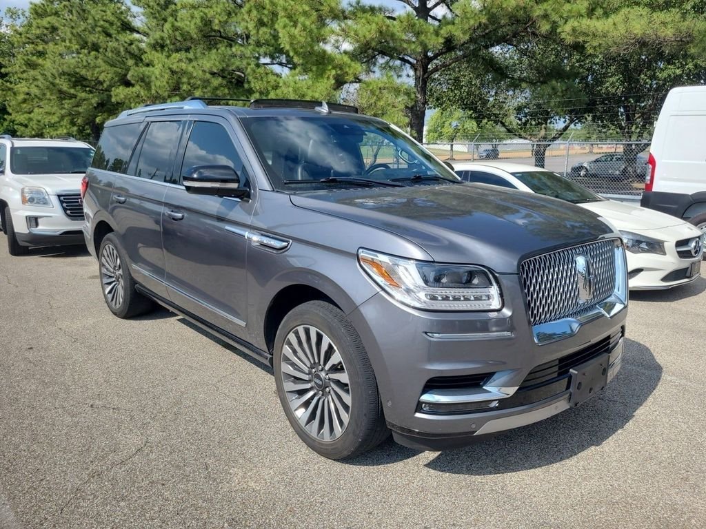 Used 2021 Gray Lincoln Reserve image 4