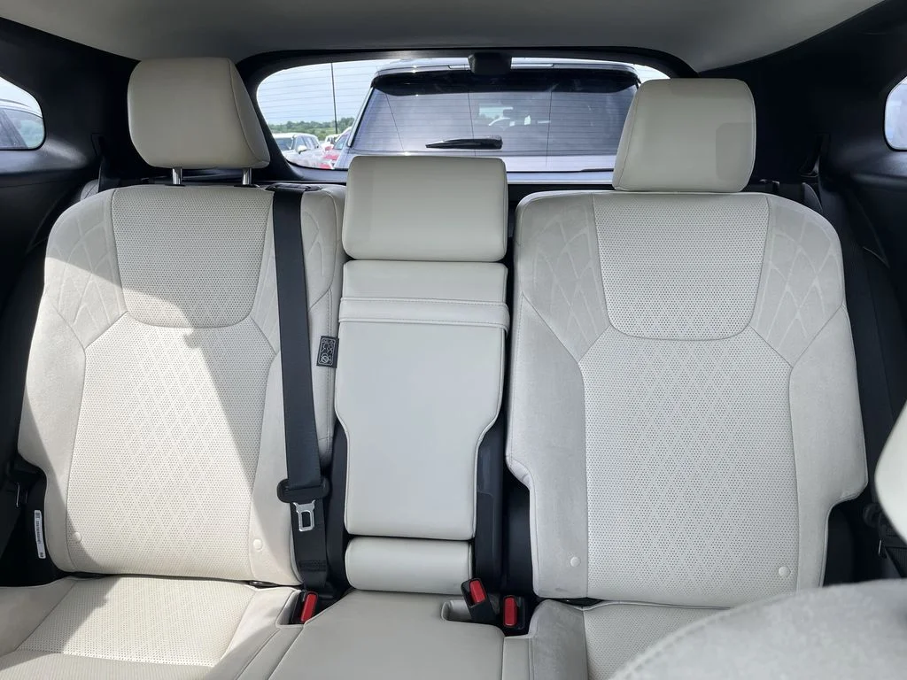 Used 2023 Silver Lexus 350 Luxury image 22