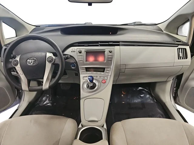 Used 2015 Silver Toyota Three image 9