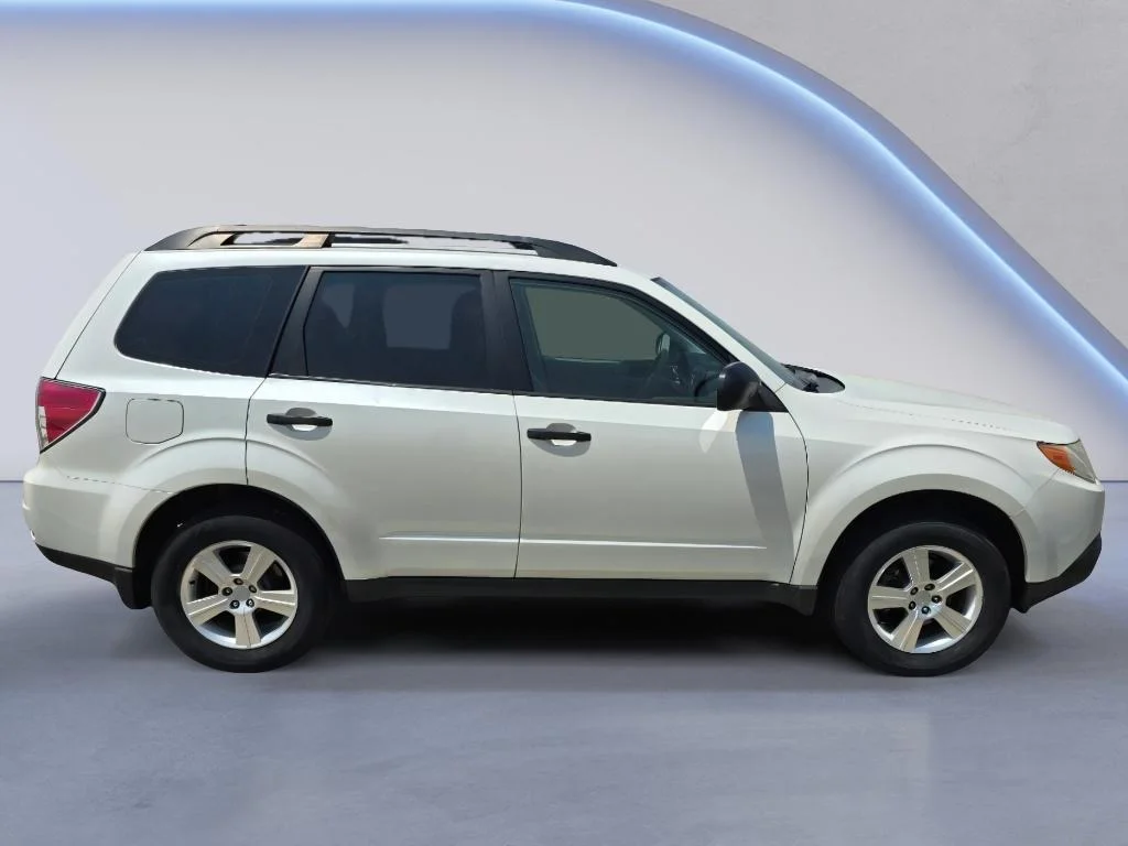 Used 2013 Satin White Pearl Subaru 2.5X image 6