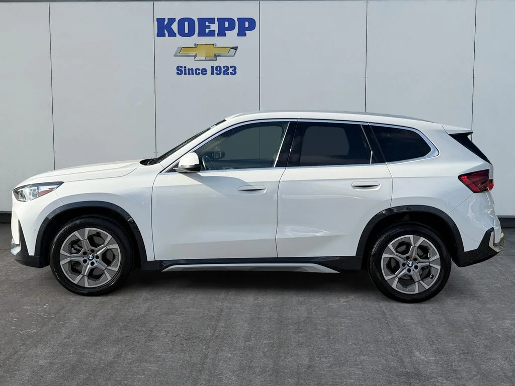 Used 2025 White BMW xDrive28i image 2