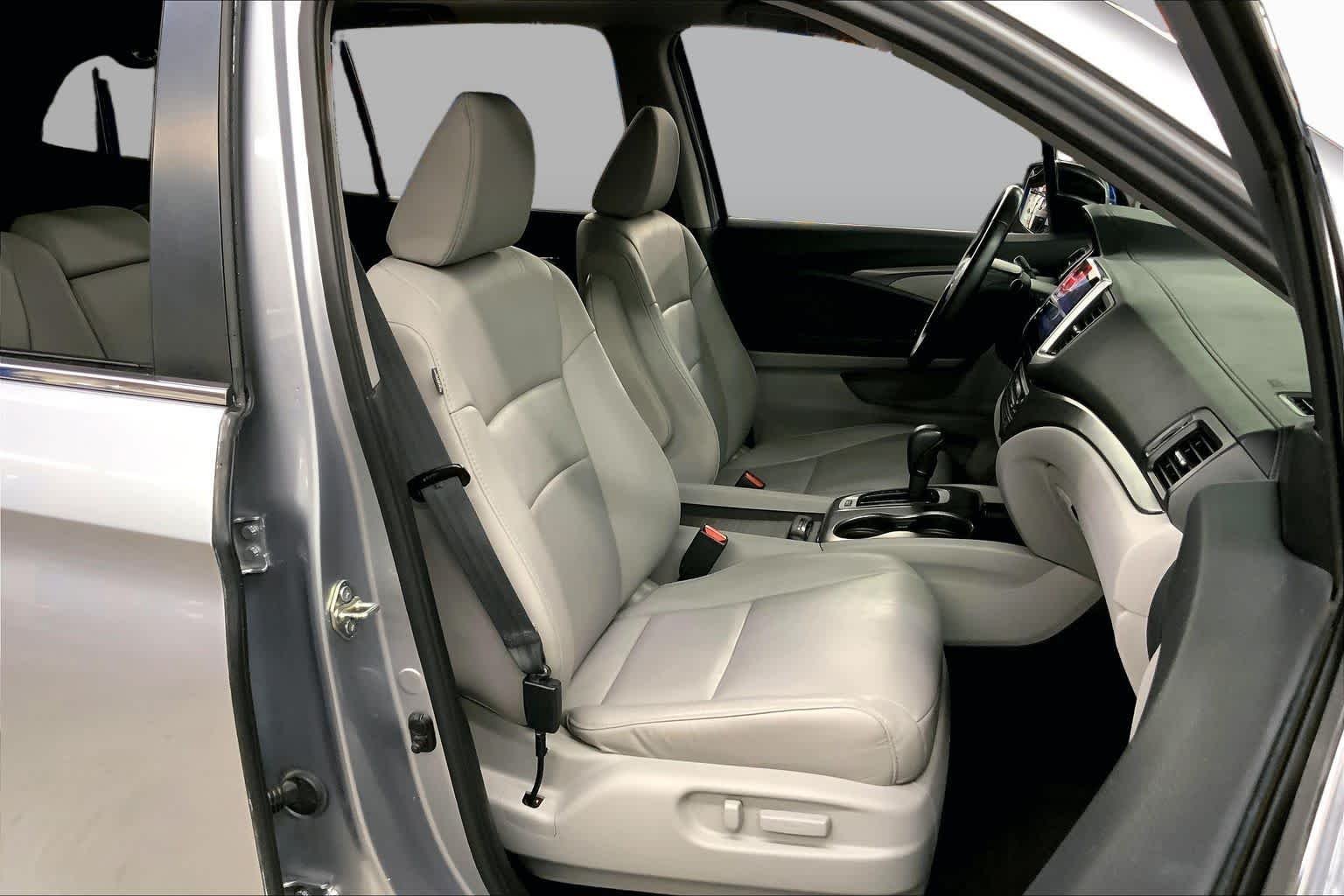 Used 2017 Lunar Silver Metallic Honda EX-L image 8