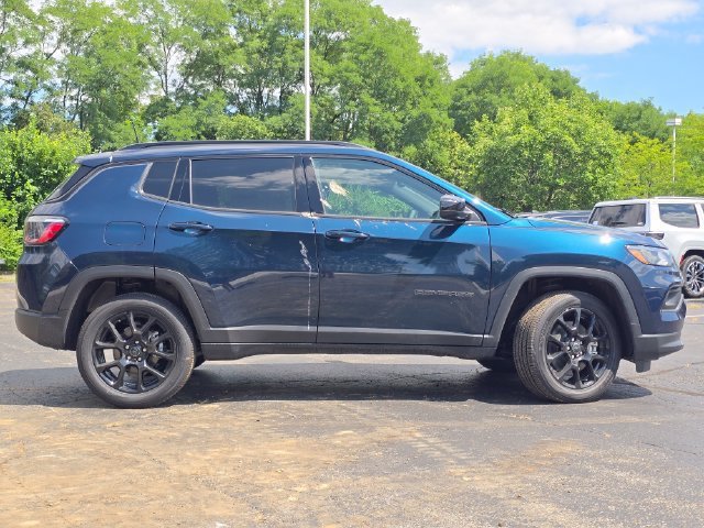 New 2026 Fathom Blue Pearl-Coat Exterior Paint Jeep Latitude image 25
