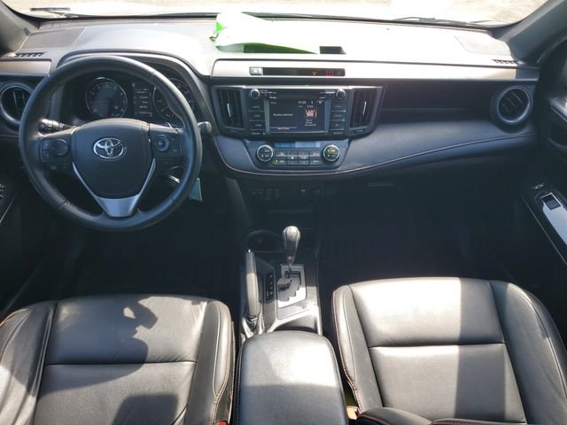 Used 2017 Silver Toyota SE image 27