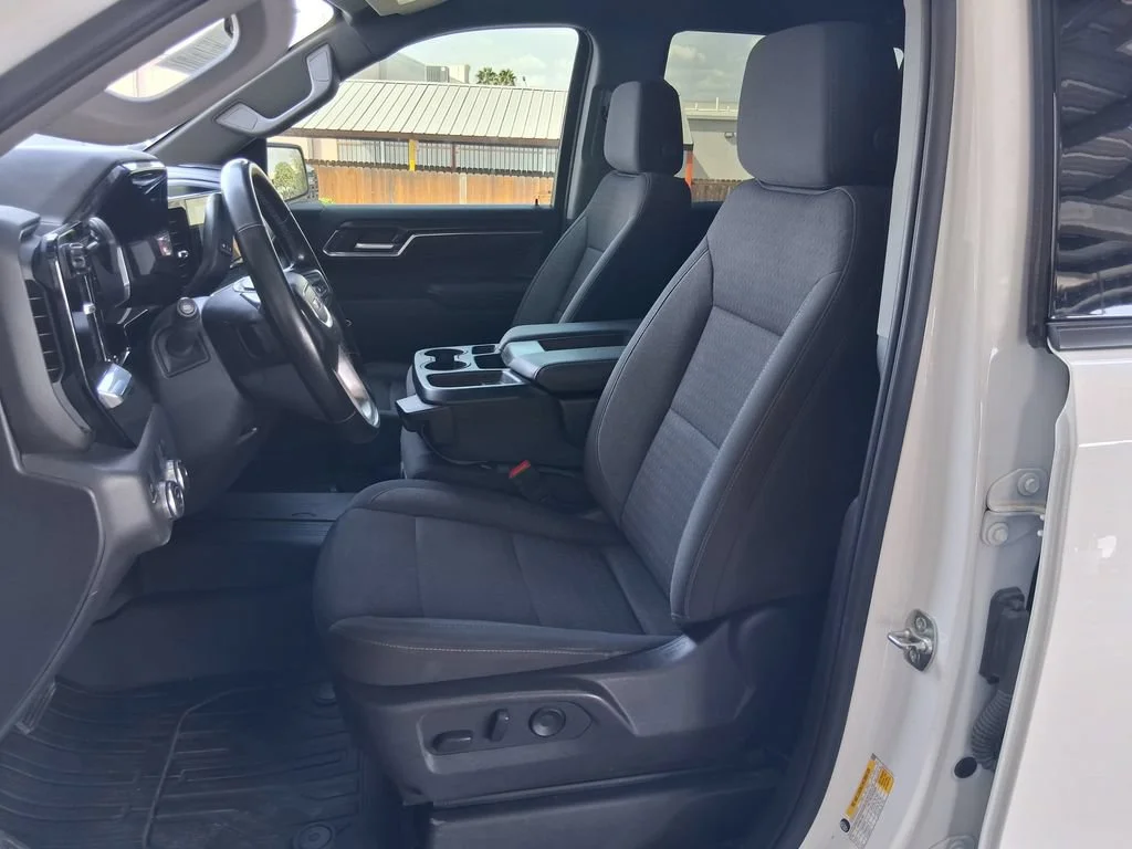 Used 2025 Summit White GMC Elevation image 19