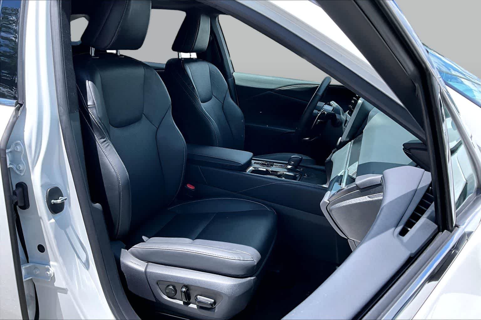 Used 2024 Eminent White Pearl Lexus Premium Plus image 9