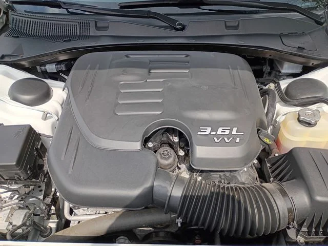 Used 2022 White Dodge SXT image 21