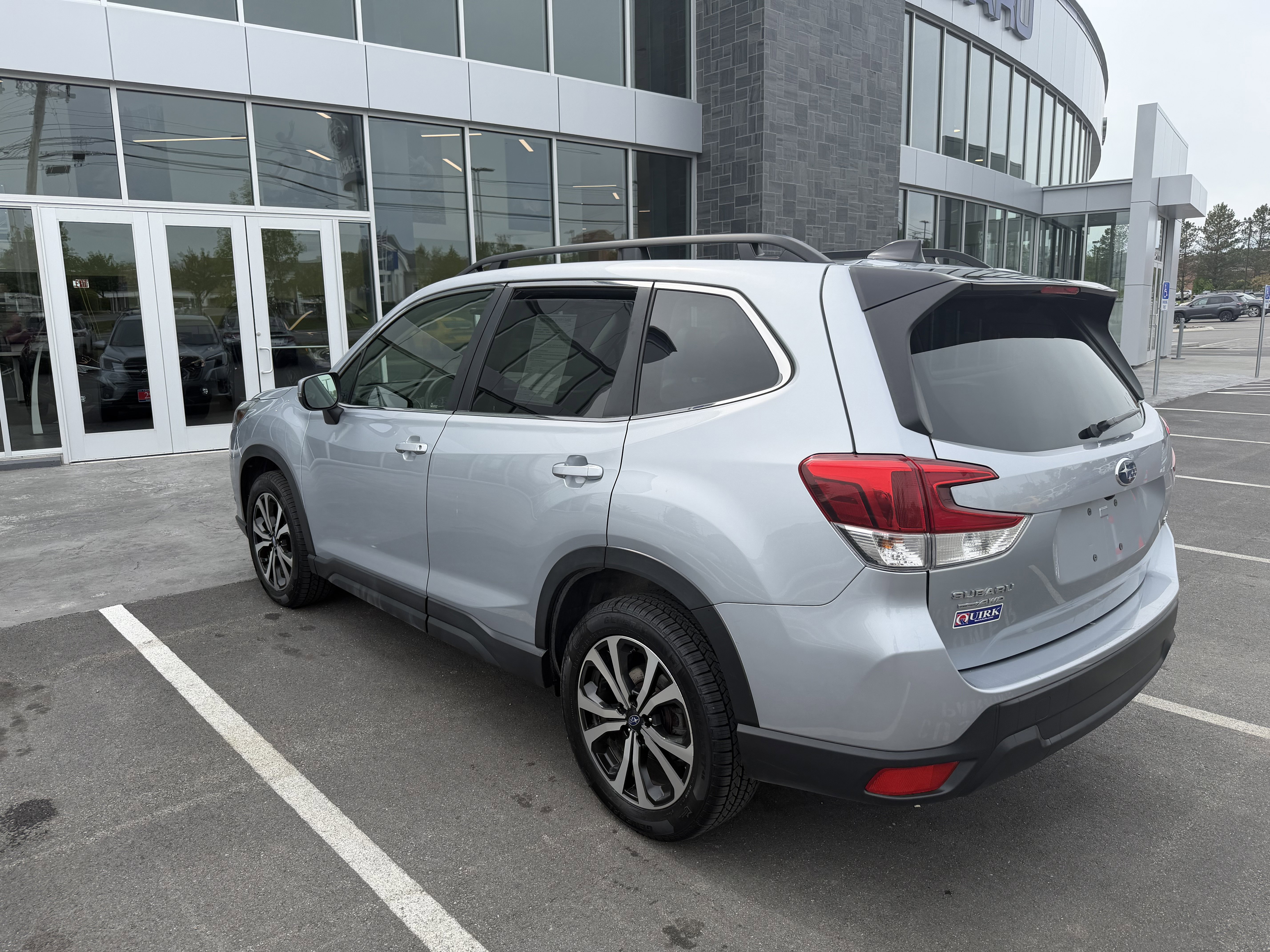 Used 2024 Ice Silver Metallic Subaru Limited image 3