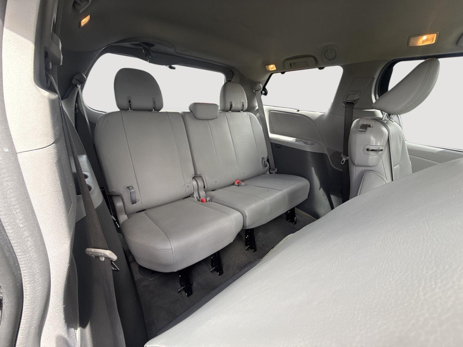 Used 2018 Predawn Gray Mica Toyota XLE image 24