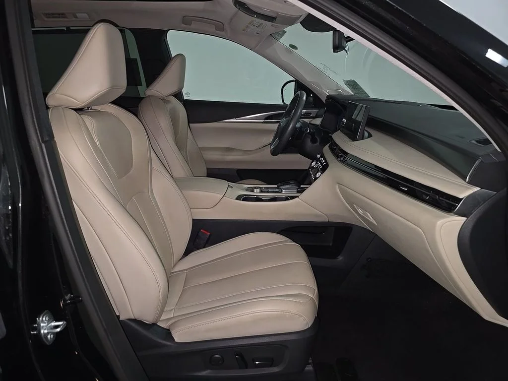 Used 2023 Black INFINITI LUXE image 5