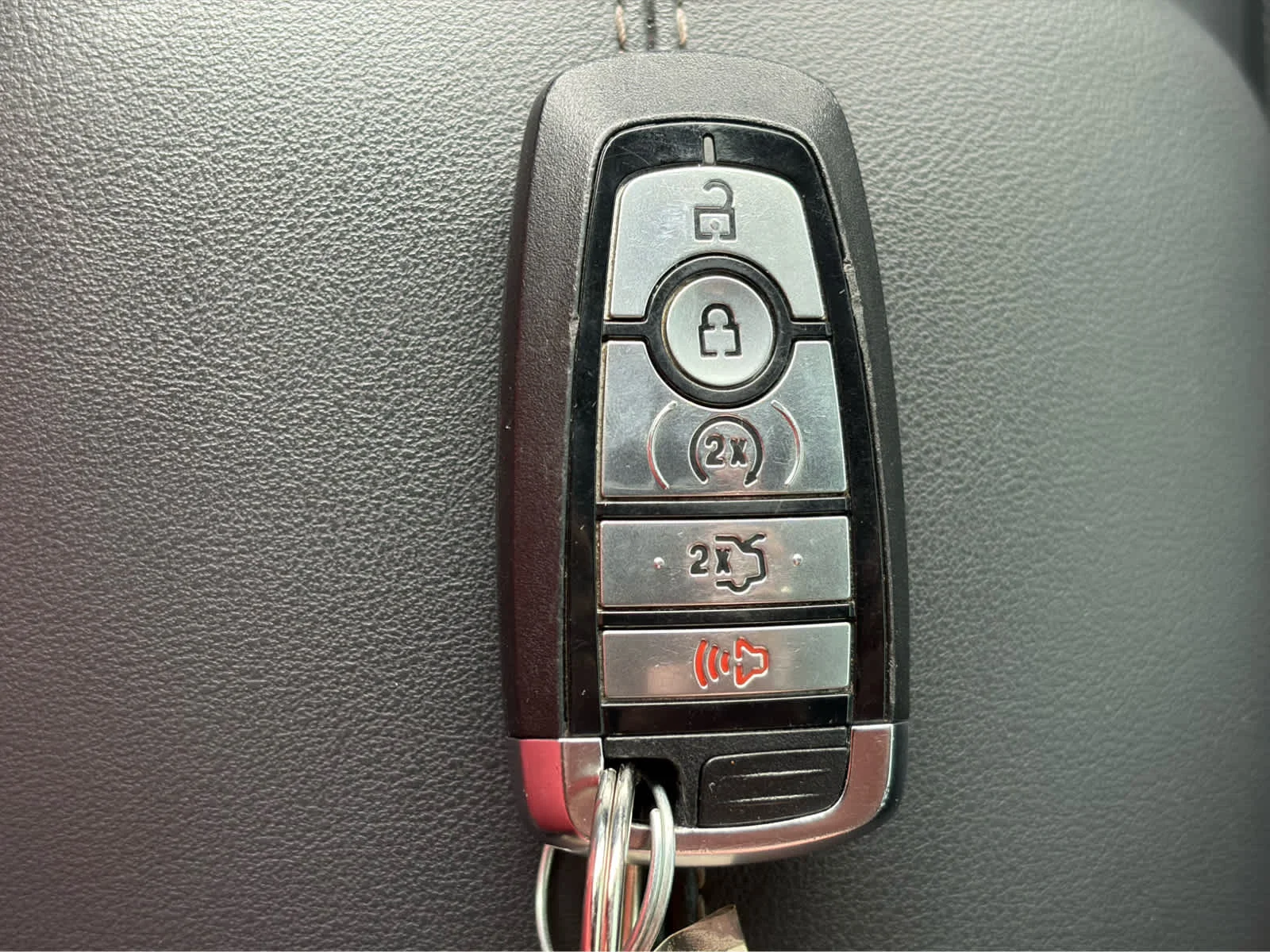 Used 2024 Iconic Silver Metallic Ford GT Premium image 27