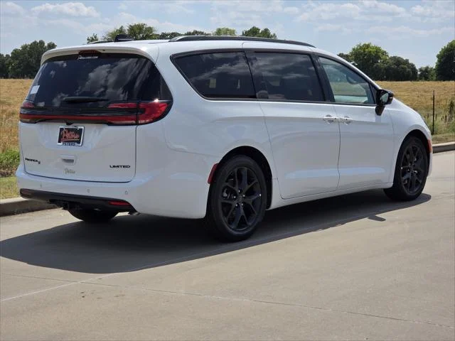New 2027 Bright White Clear-Coat Paint Chrysler Limited image 3