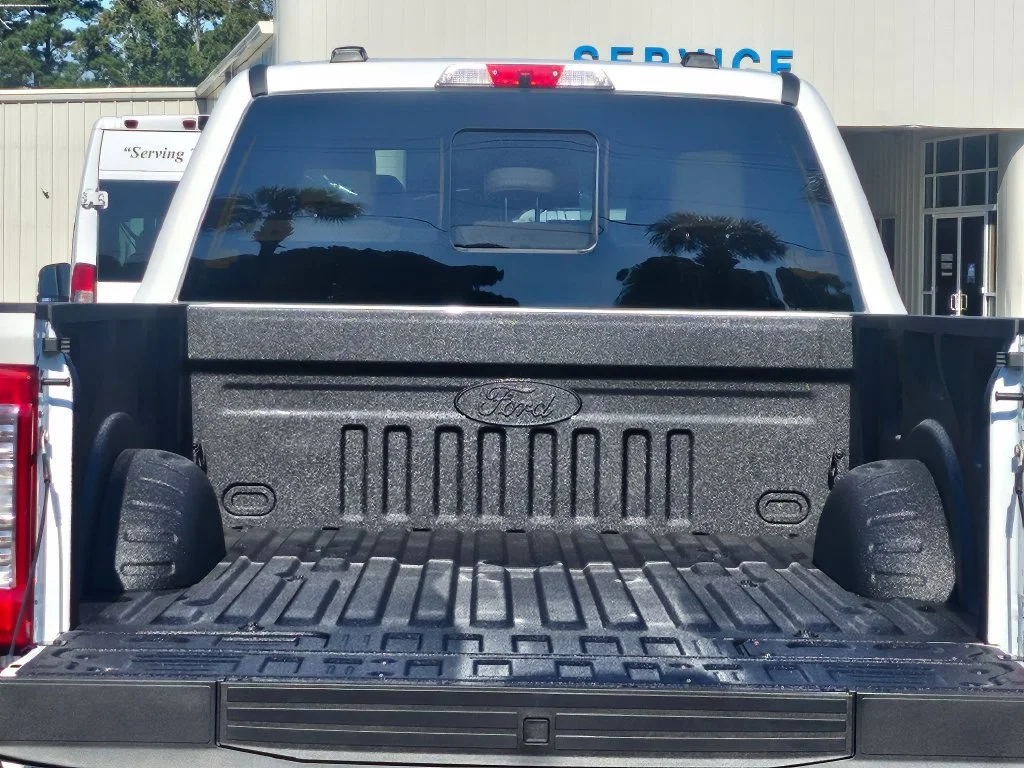 New 2027 Glacier Gray Metallic Tri-Coat Ford F-250® Lariat® image 13