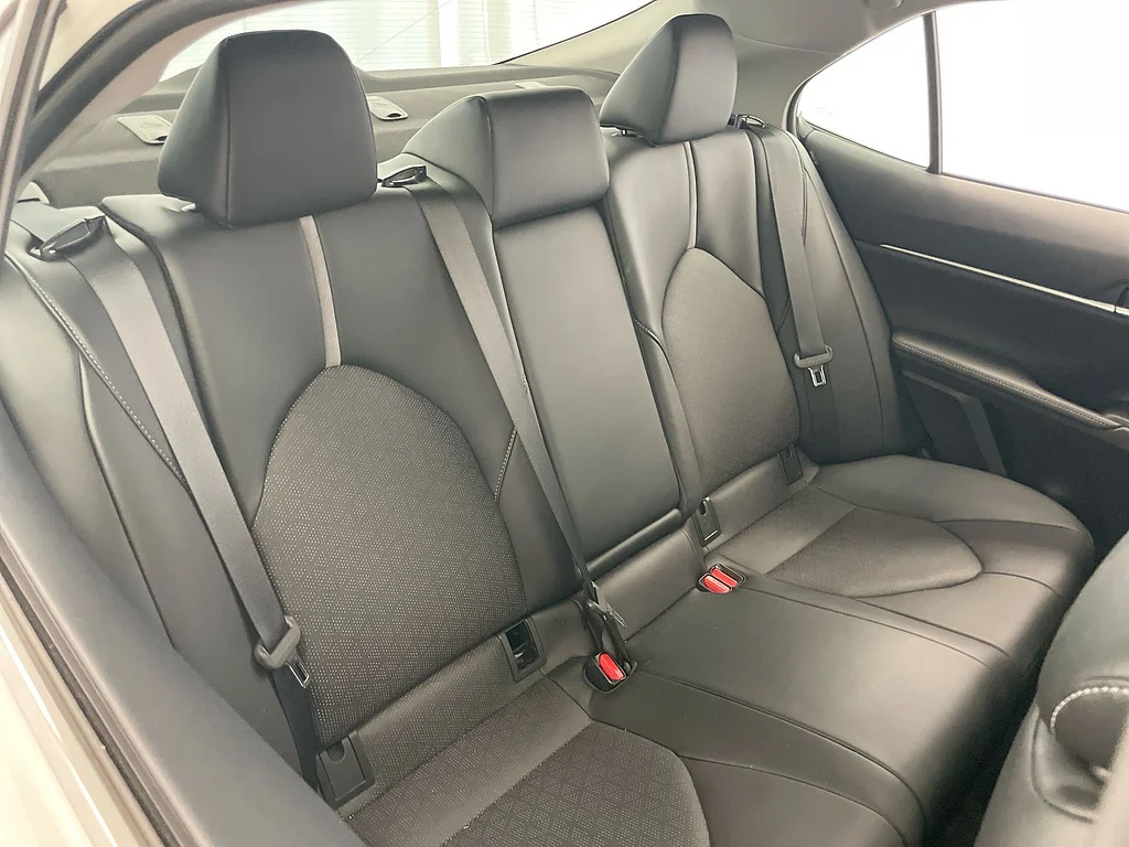 Used 2022  Toyota XSE image 27