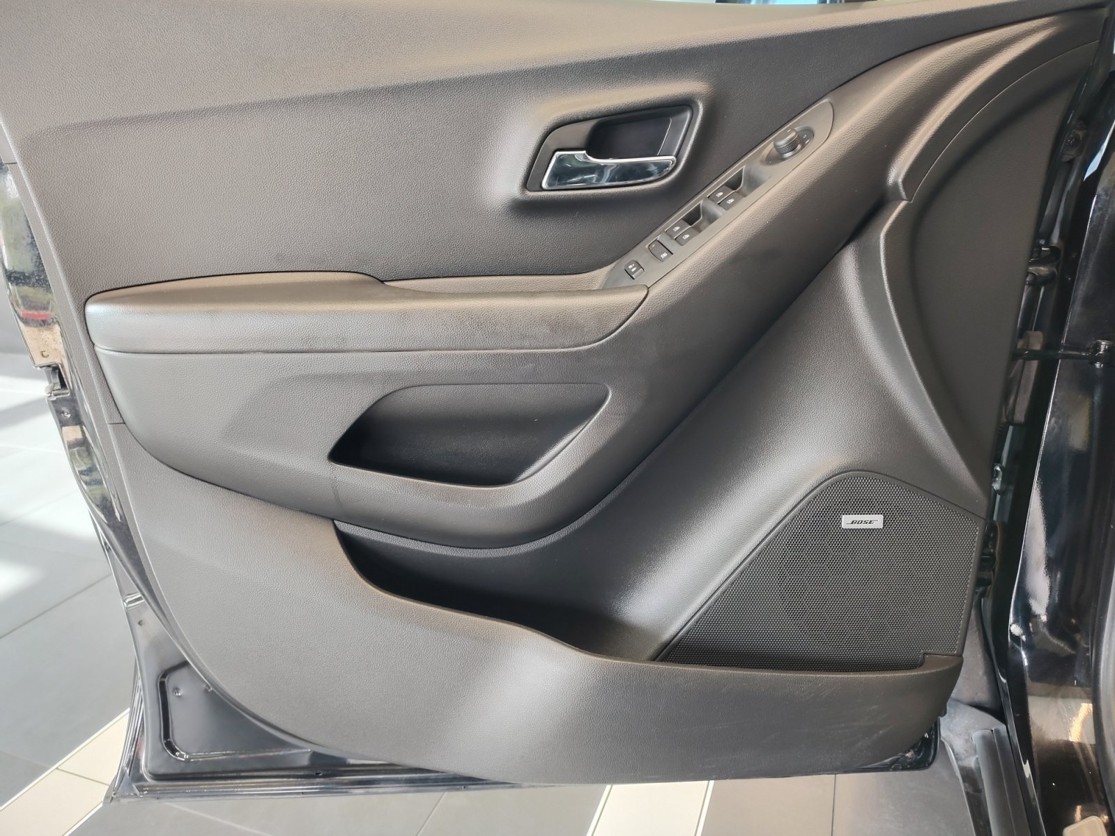 Used 2018 Mosaic Black Metallic Chevrolet Premier image 27
