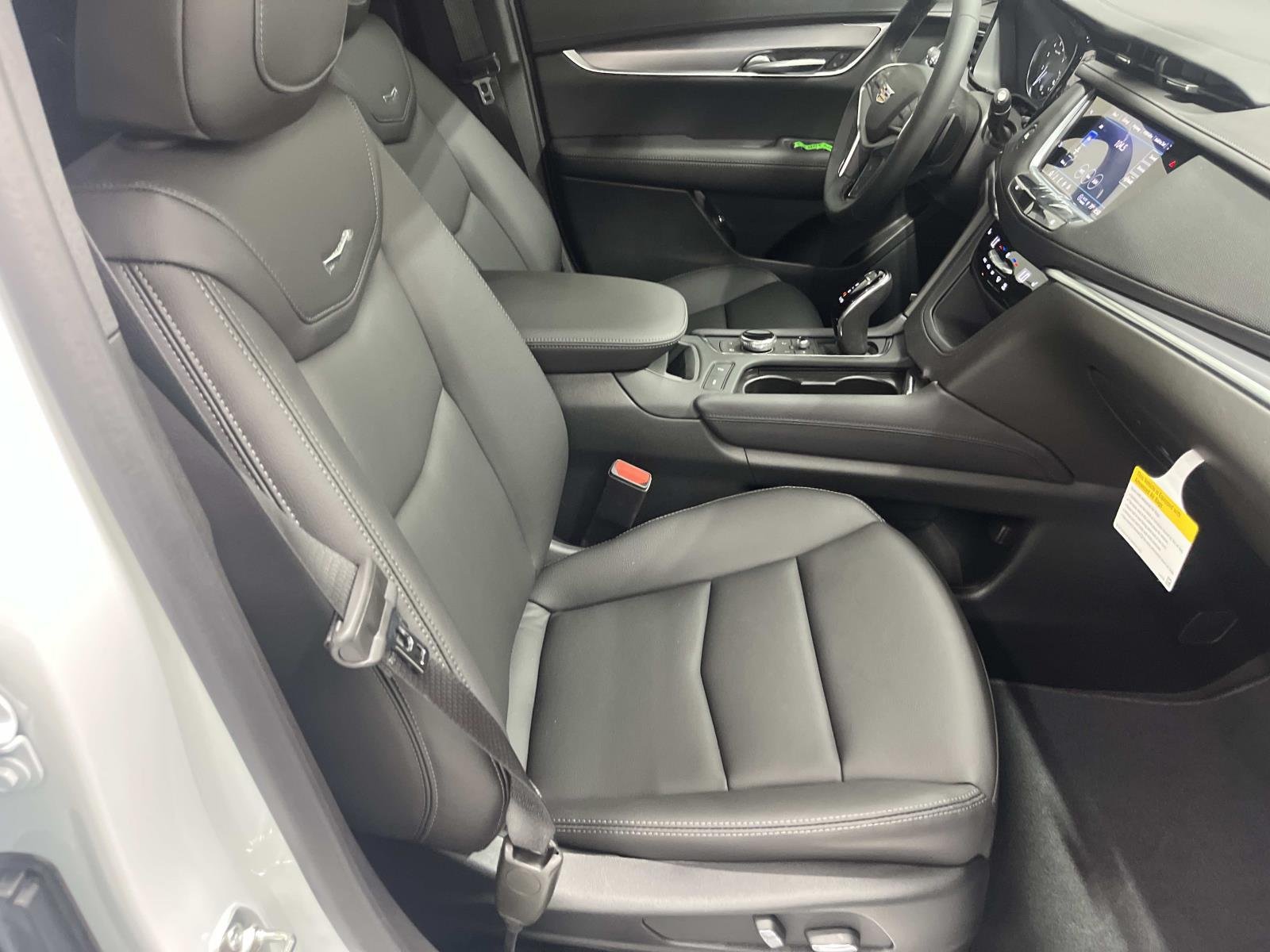 New 2026 Crystal White Tricoat Cadillac Luxury image 29