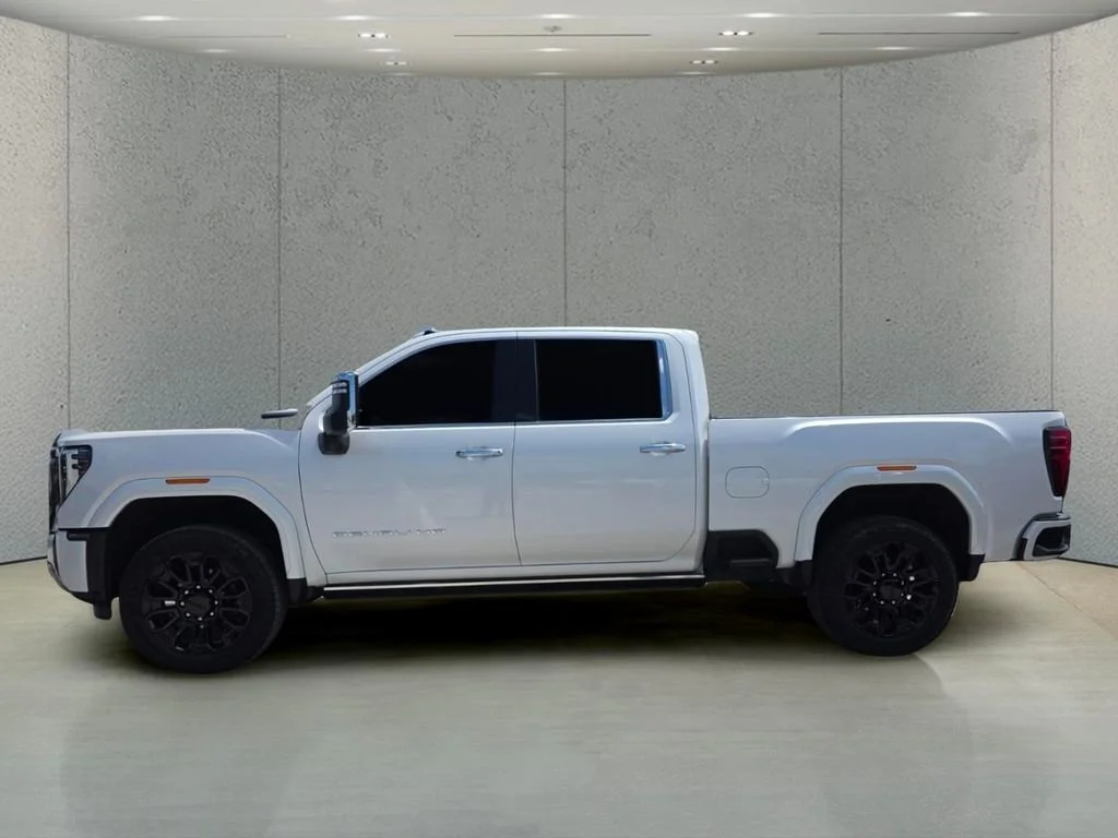 Used 2024 White Frost Tricoat GMC Denali Ultimate image 6