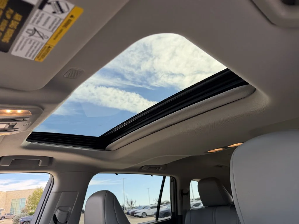 Used 2022  Toyota XLE image 25