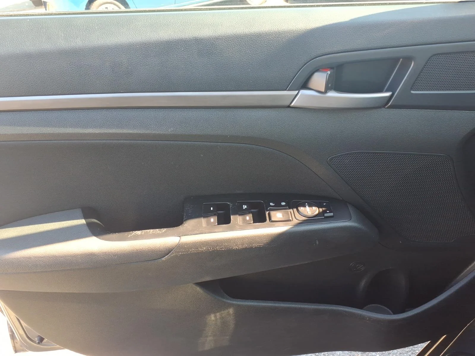 Used 2018 Machine Gray Hyundai Value Edition image 24